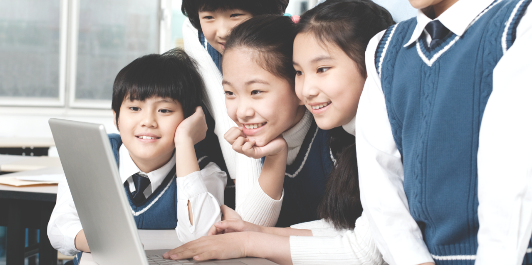교육기부 더존비즈온은 교육환경이 열악한 전국 분교를 대상으로 화상영어 교육프로그램을 지원하고 있습니다.
